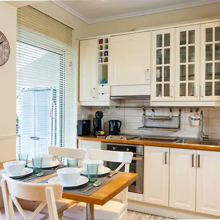 F & B Collection - Rotunda & Kamara View *