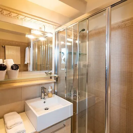 F & B Collection - Rotunda & Kamara View Apartment *