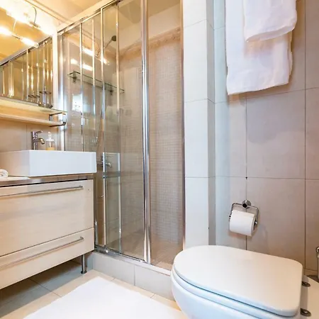 F & B Collection - Rotunda & Kamara View *